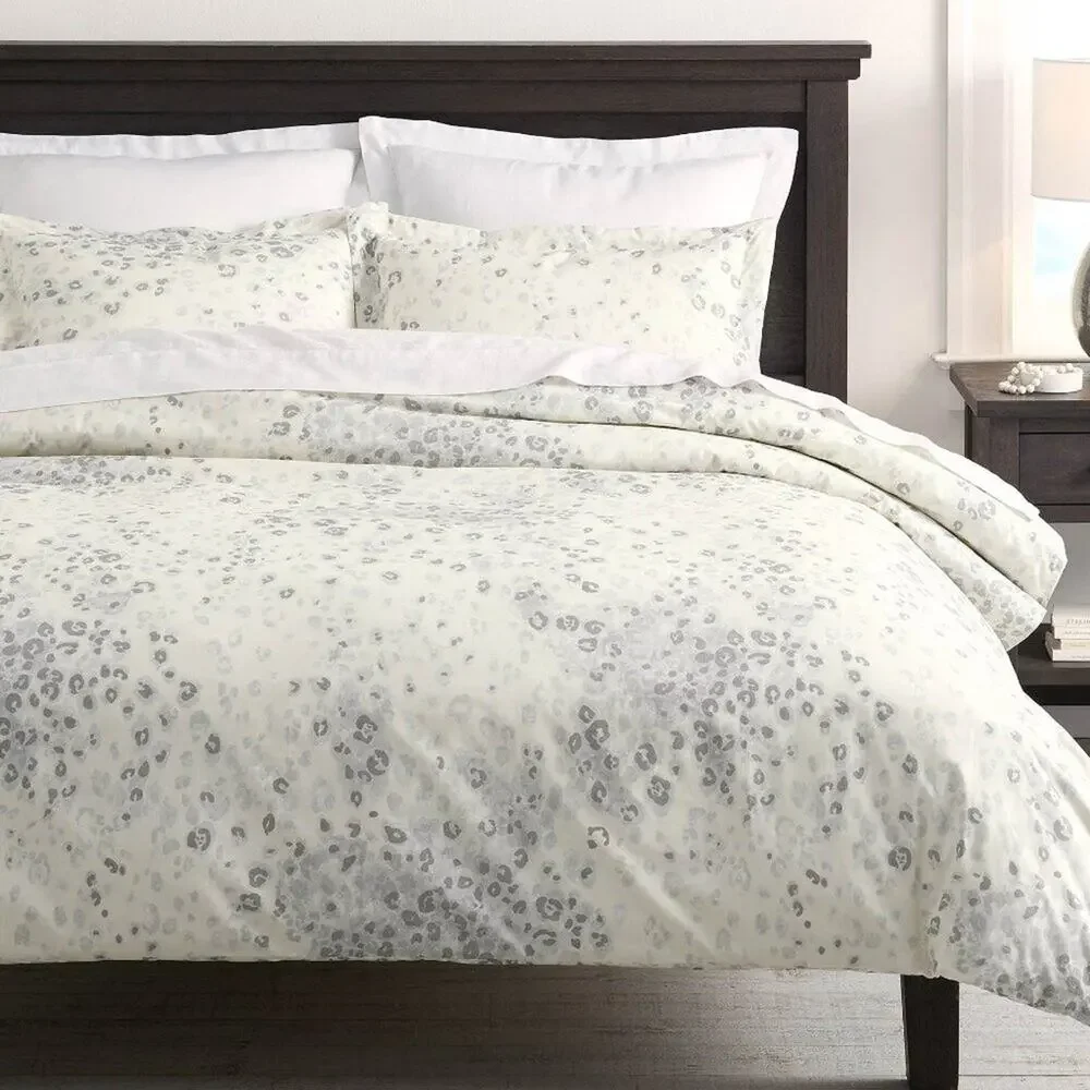 Pottery Barn Snow Leopard Percale Duvet Cover King / California King White Gray